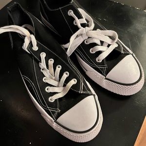 Airwalk sneakers size 9.5